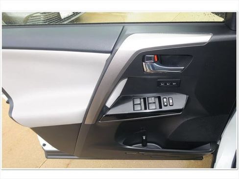 Certified 2016 Toyota RAV4 Limited image 32