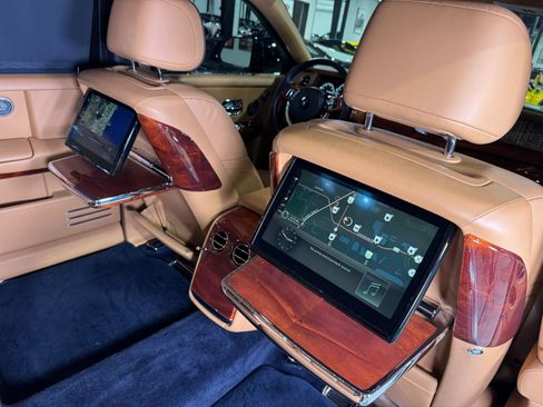 Used 2018 Rolls-Royce Phantom Extended Wheelbase image 16