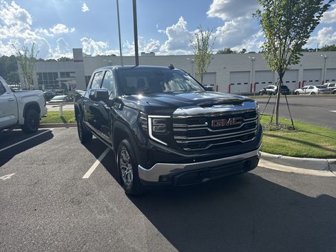Used 2025 GMC Sierra 1500 SLT AWD/4WD image 2