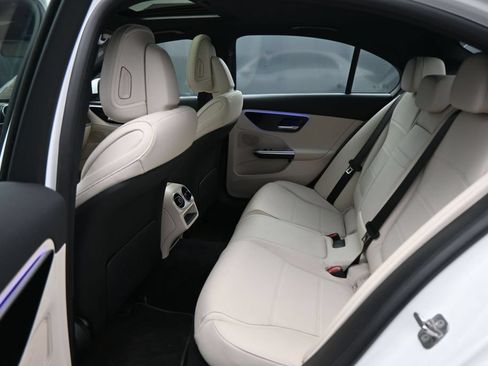 Used 2025 Mercedes-Benz C 300 Sedan image 26