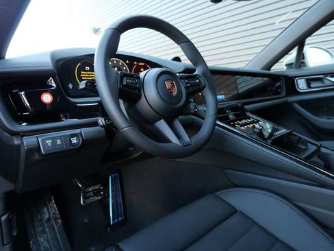 New 2026 Porsche Panamera 4 image 4