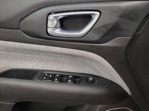 Used 2024 Jeep Compass Latitude AWD/4WD image 19