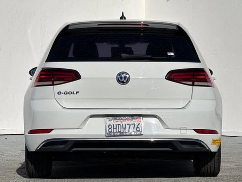 Used 2018 Volkswagen e-Golf SE image 4