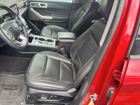 Used 2022 Ford Explorer XLT w/ Equipment Group 202A AWD/4WD image 9