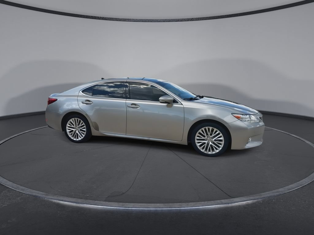 Used 2015 Lexus ES 350 w/ Ultra Luxury Package FWD image 2
