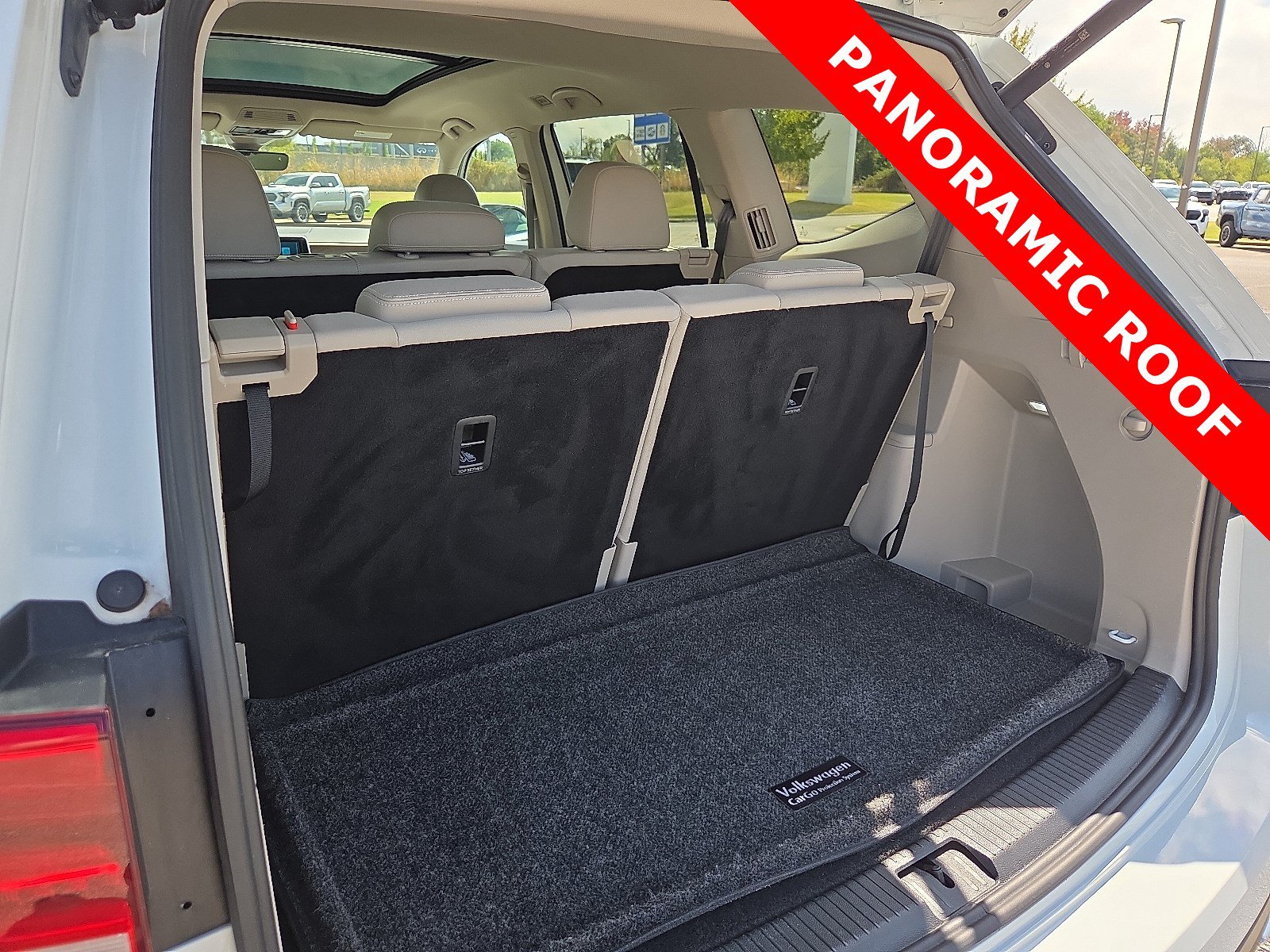 Used 2024 Volkswagen Atlas SE w/ Panoramic Sunroof Package FWD image 9