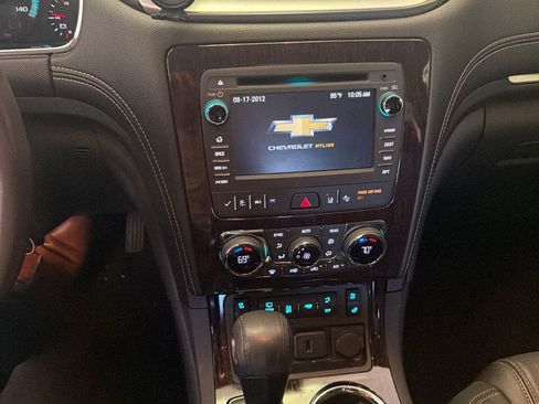 Used 2017 Chevrolet Traverse Premier FWD image 2