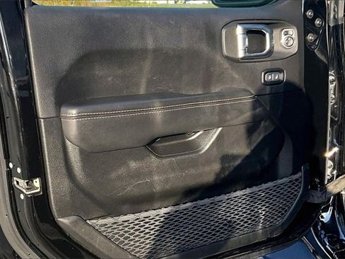 Used 2023 Jeep Gladiator Overland image 17