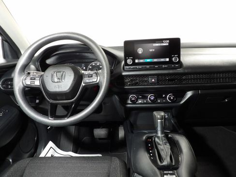 Used 2025 Honda HR-V LX image 15