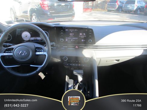 Used 2022 Hyundai Elantra SEL w/ Convenience Package FWD image 7