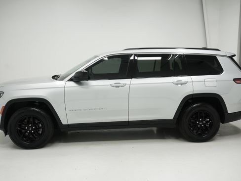 Used 2025 Jeep Grand Cherokee L Laredo w/ Trailer Tow Package RWD image 7