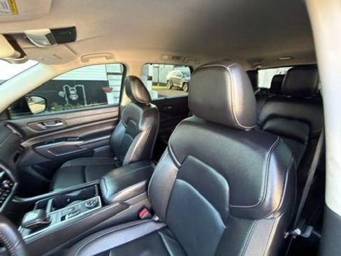 Used 2024 Nissan Pathfinder SL AWD/4WD image 20