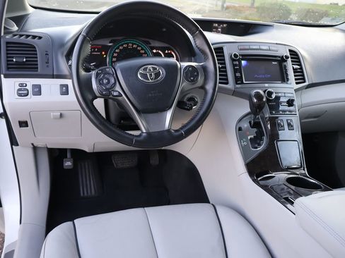Used 2013 Toyota Venza XLE image 24