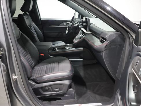 Used 2025 Ford Explorer ST-Line w/ ST-Line Street Pack AWD/4WD image 22