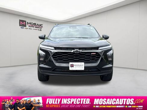 Used 2025 Chevrolet Trax RS FWD image 2