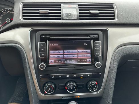 Used 2015 Volkswagen Passat 1.8T Limited Edition image 38