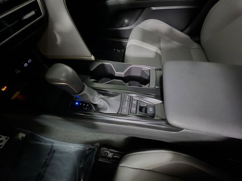 Used 2025 Toyota Camry SE FWD image 25