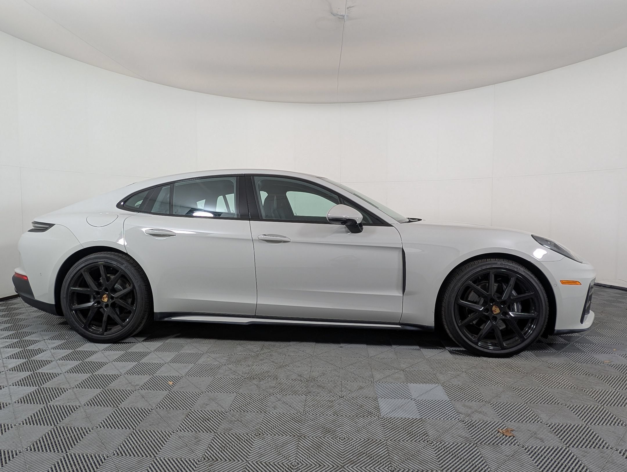 Certified 2025 Porsche Panamera 4 AWD/4WD image 9