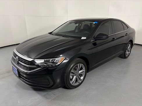 Used 2024 Volkswagen Jetta SE FWD image 5