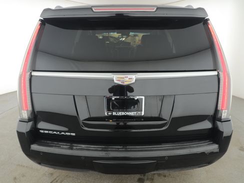 Used 2017 Cadillac Escalade Premium Luxury image 4