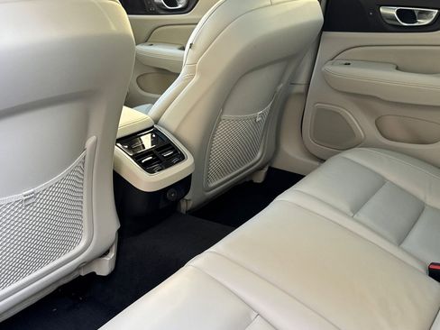 Used 2025 Volvo V60 B5 Cross Country Ultra w/ Protection Package Premier image 12