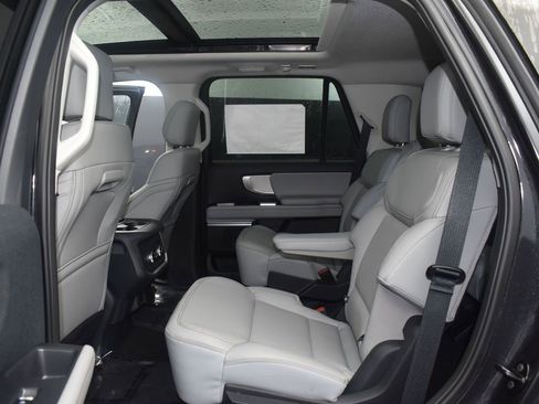 New 2025 Ford Expedition Active image 10