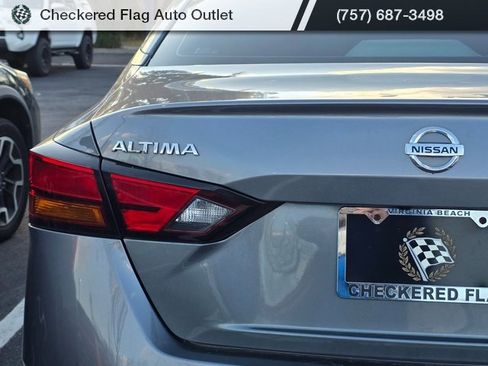 Used 2020 Nissan Altima 2.5 SR w/ Premium Package image 7