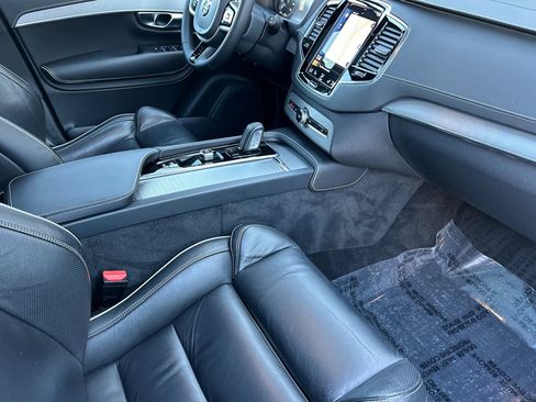 Used 2022 Volvo XC90 T8 R-Design image 19