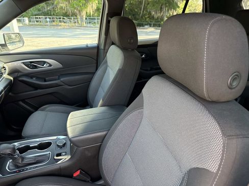 Used 2022 Chevrolet Traverse LT image 21