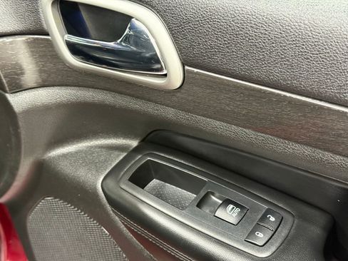 Used 2018 Jeep Grand Cherokee Altitude image 24