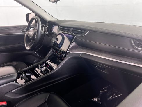 Used 2022 Jeep Grand Cherokee Limited image 28