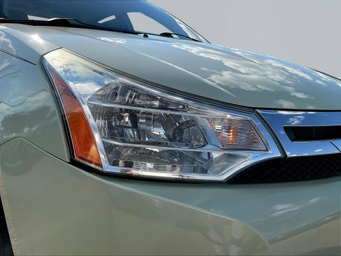 Used 2010 Ford Focus SE FWD image 32
