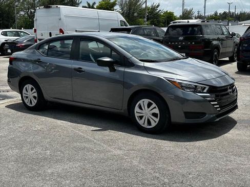 Used 2025 Nissan Versa S FWD image 11