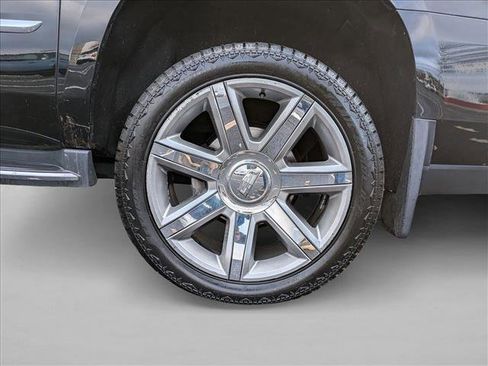 Used 2017 Cadillac Escalade ESV Luxury image 24