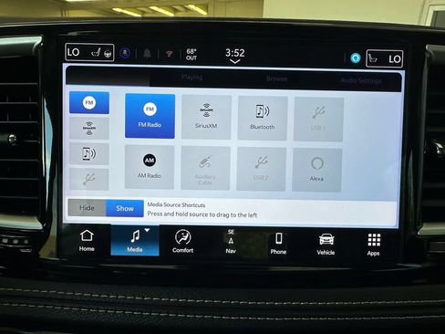 Certified 2024 Chrysler Pacifica Limited FWD image 6
