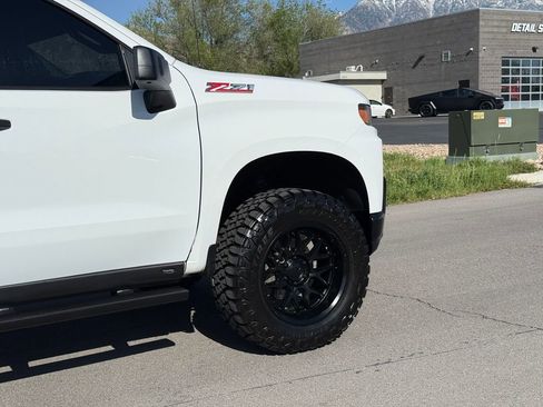 Used 2020 Chevrolet Silverado 1500 Custom Trail Boss w/ Custom Convenience Package AWD/4WD image 4
