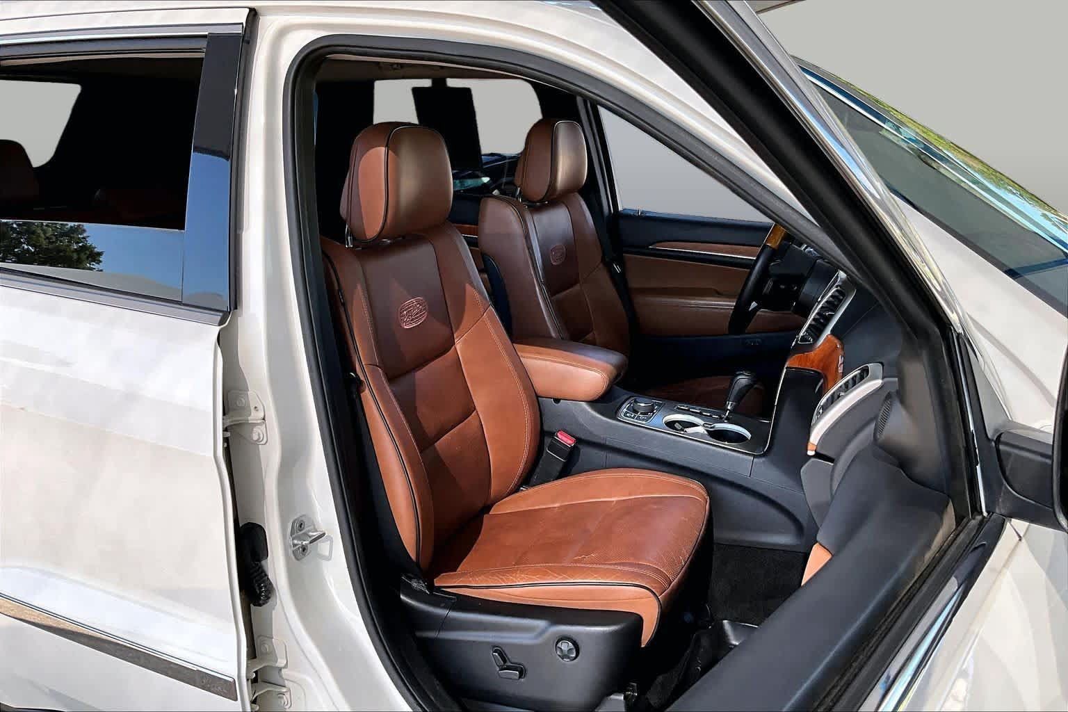 Used 2012 Jeep Grand Cherokee Overland AWD/4WD image 8