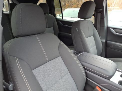 Used 2025 GMC Acadia Elevation image 27