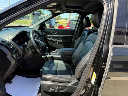Used 2018 Ford Explorer XLT w/ Equipment Group 202A AWD/4WD image 19