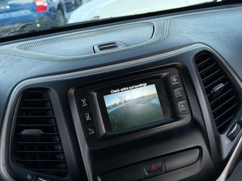 Used 2018 Jeep Cherokee Altitude image 4