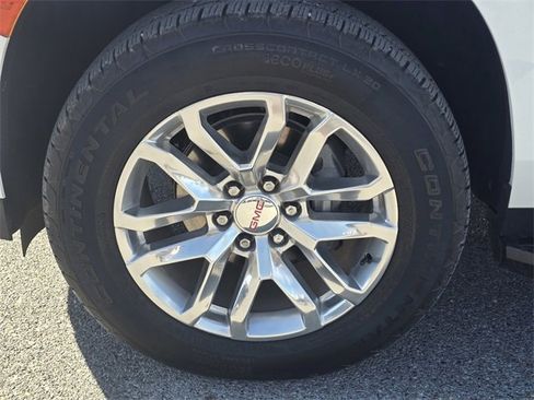 Used 2024 GMC Yukon XL SLT w/ SLT Luxury Package image 9