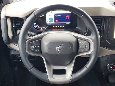 Used 2023 Ford Bronco Wildtrak image 27