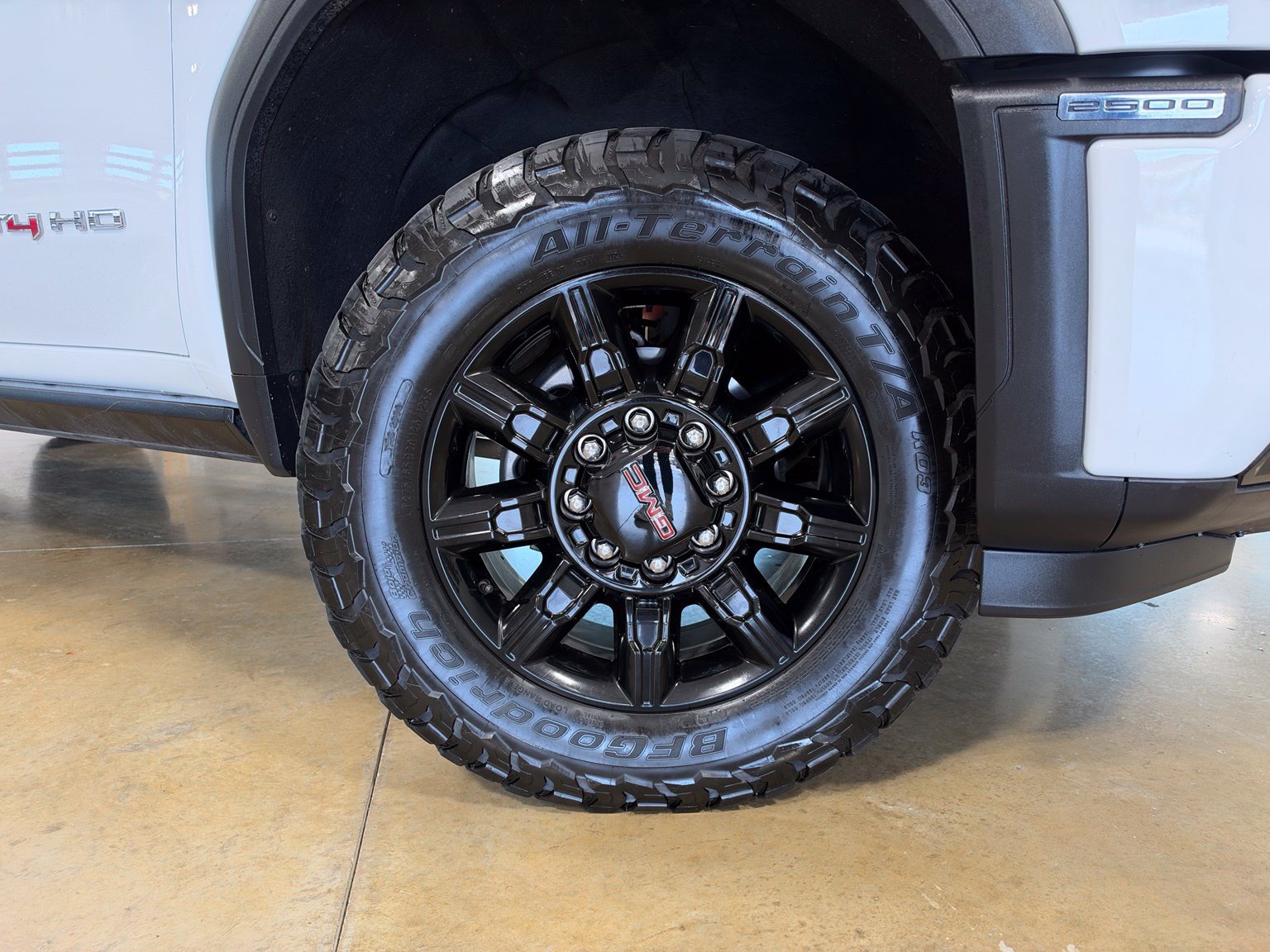 Used 2024 GMC Sierra 2500 AT4 w/ AT4 Premium Plus Package AWD/4WD image 9