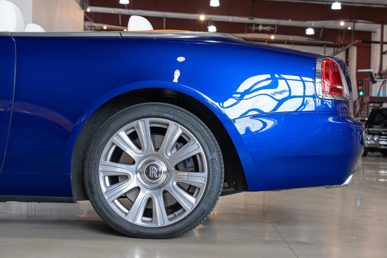 Used 2017 Rolls-Royce Dawn RWD image 19