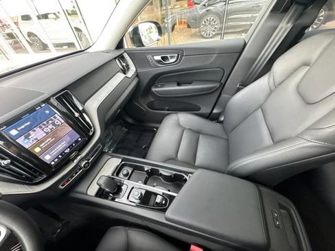 Used 2025 Volvo XC60 B5 Plus AWD/4WD image 22