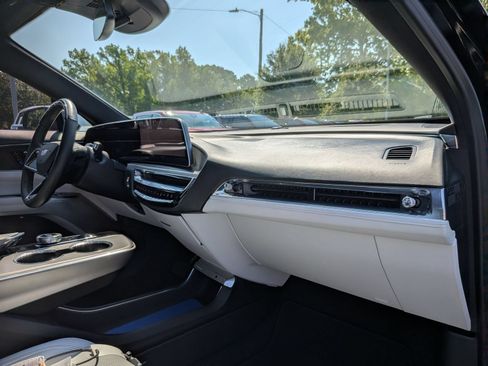 Used 2024 Cadillac Lyriq Sport RWD image 40