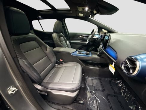 New 2026 Chevrolet Equinox EV LT FWD image 32