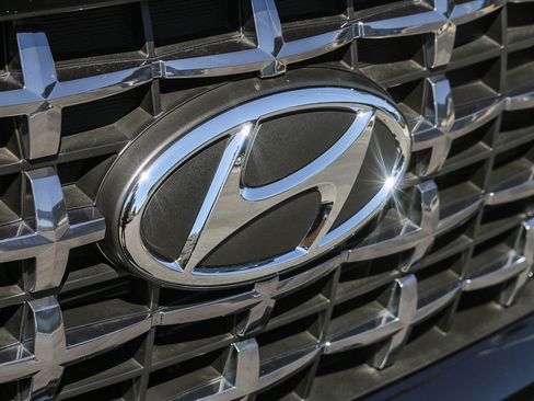 Certified 2024 Hyundai Venue SEL FWD image 15