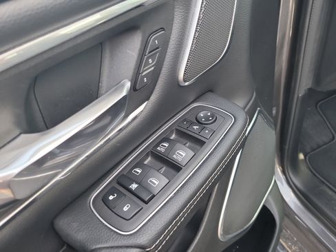Used 2023 RAM 1500 Laramie AWD/4WD image 17