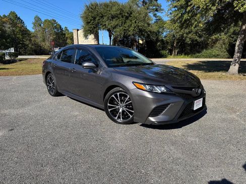 Used 2020 Toyota Camry SE image 8